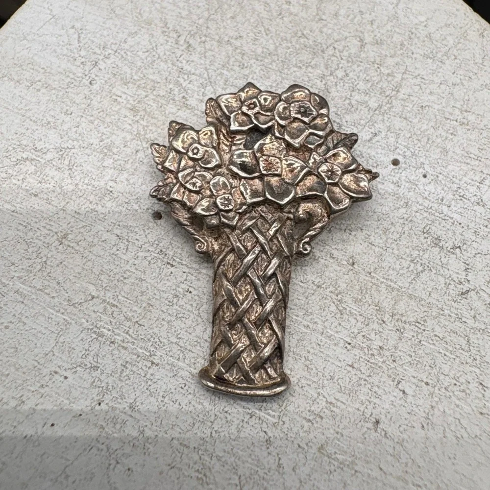 H&H Flower Basket Brooch Womens OS Silver Excellent Sterling Floral Pin 6.64g